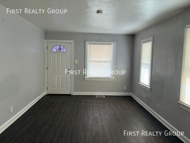 Photo - 425 Elmhurst Rd