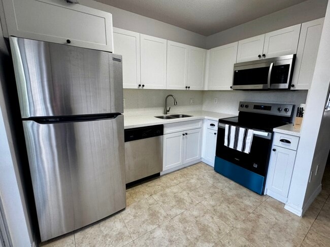 Building Photo - 6676 SW 115th Ct Unit 404