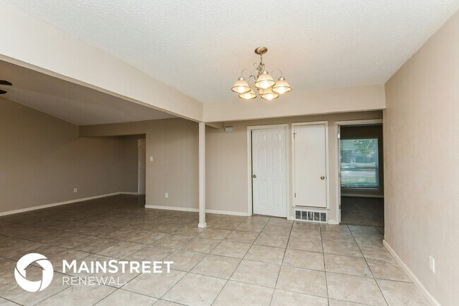 Photo - 1905 Christopher Dr