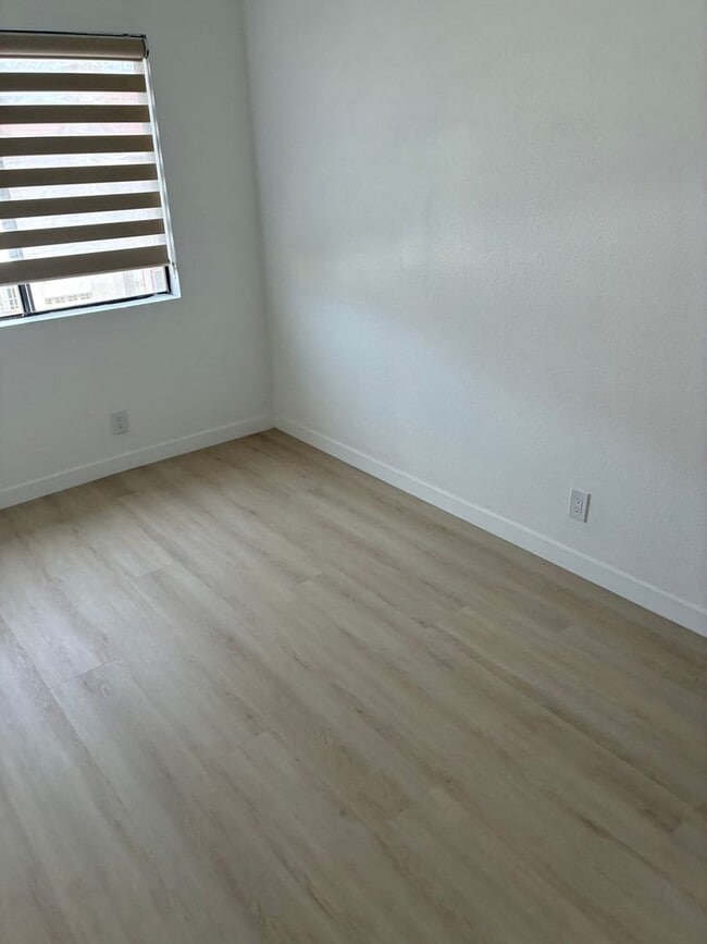 Building Photo - BEAUTIFUL 4 Bed 3 Bath unit