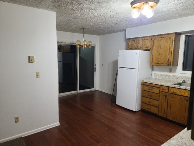 238 Dale Dr Unit Utilities Included