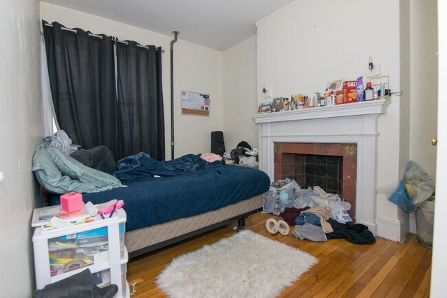 Photo - BROOKLINE 4 BED/1.5 BATH RIGHT ACROSS FROM B.U.!!!!