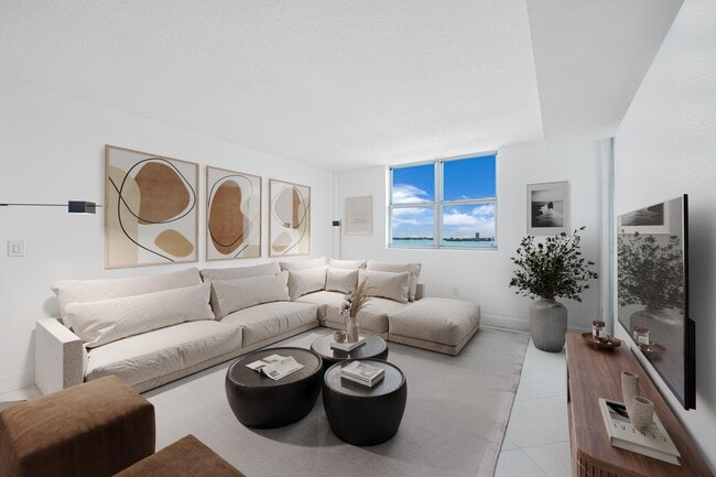 Building Photo - 7501 E Treasure Dr Unit 8n