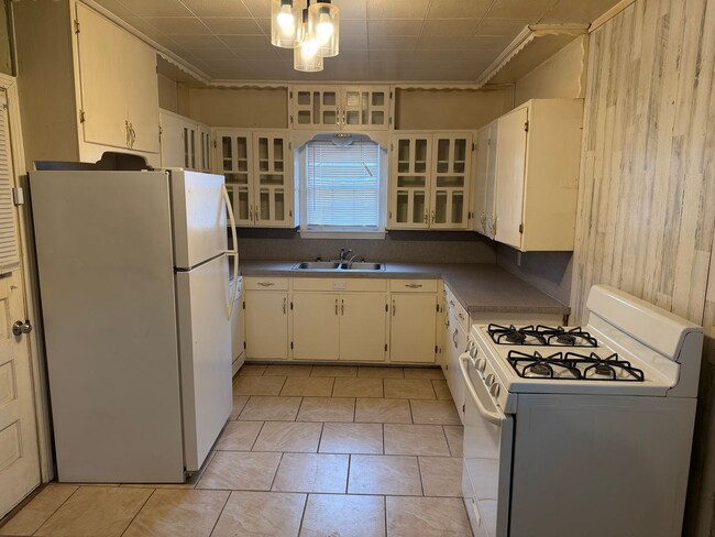 Photo - Centrally Located 2/1/1
