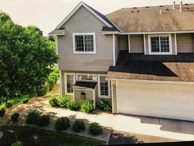 Awesome 3 bedroom Town Home in Champlin - 12357 Zealand Ave N Casa Adosada