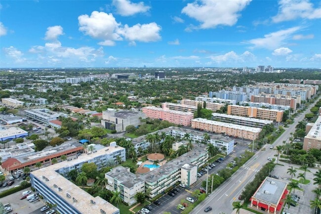 Photo - 1333 E Hallandale Beach Blvd Unidad 109