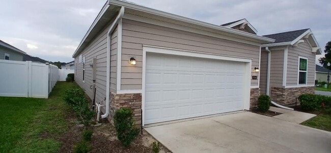 7898 SW 74th Lp
