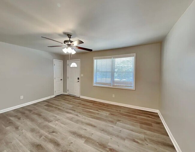 Building Photo - 2182 Chestnut Log Loop