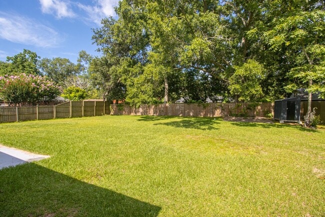Photo - 282 McCool St