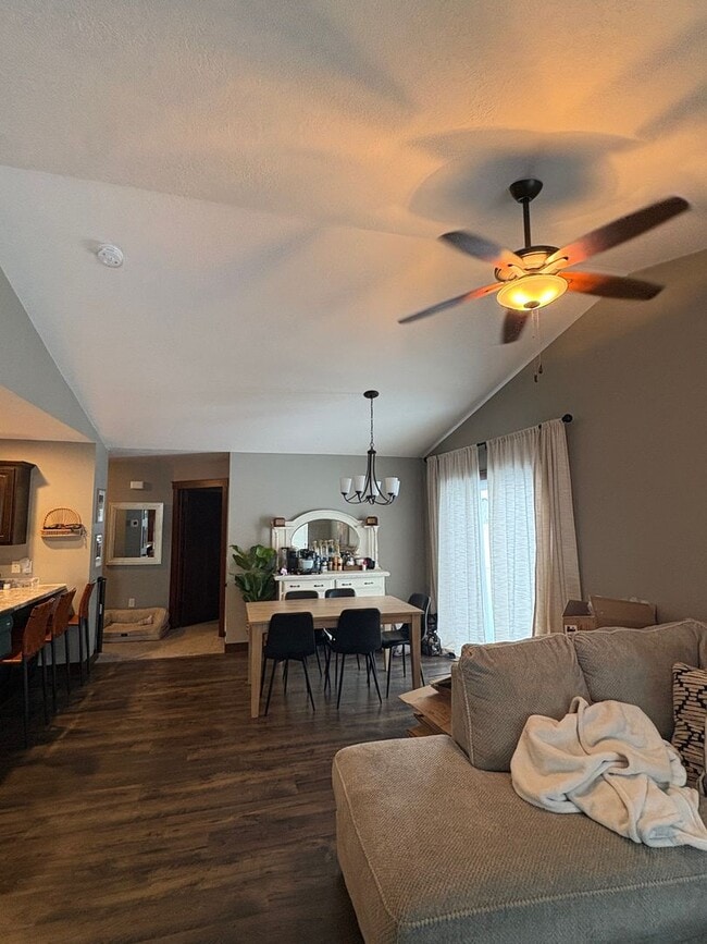 Photo - 812 Daisy Ln