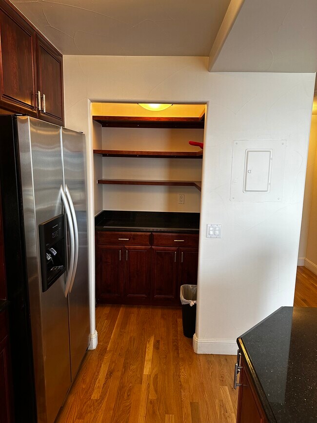Butler Pantry - 1625 Larimer St Unit 1903
