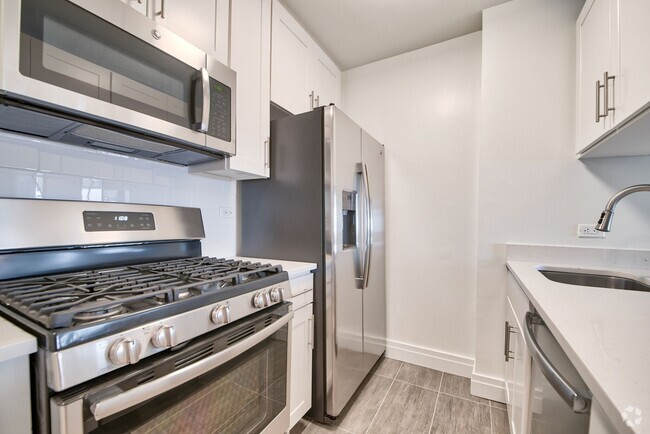 Building Photo - 225 E 95th St Unit B15K Rental