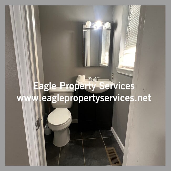 Photo - 211 Frontier Trail NW