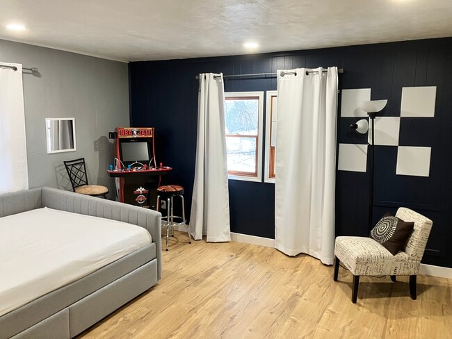 Building Photo - 99 N Broadway Unit UP