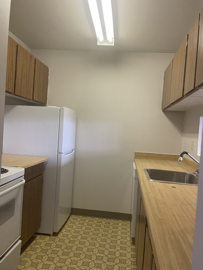 Photo - 10311-10396 96 Ave