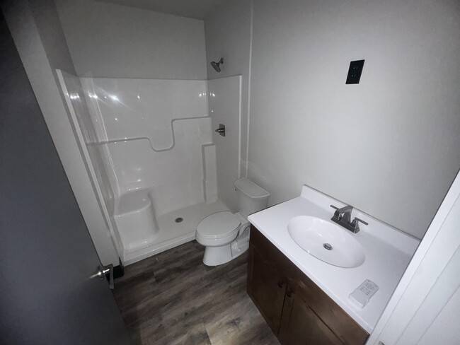 Photo - 824 W 8th St Apartment