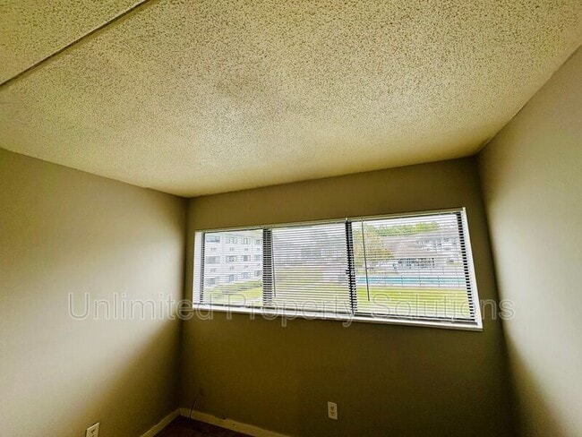 Photo - 454 Racine Dr