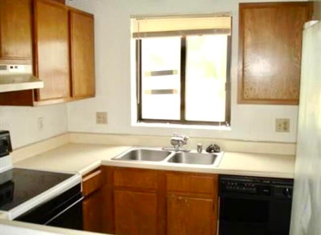 Photo - 452 Larkwood Dr