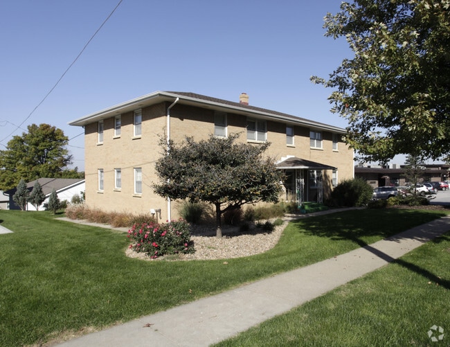 Primary Photo - Square 131 - 8 Plex