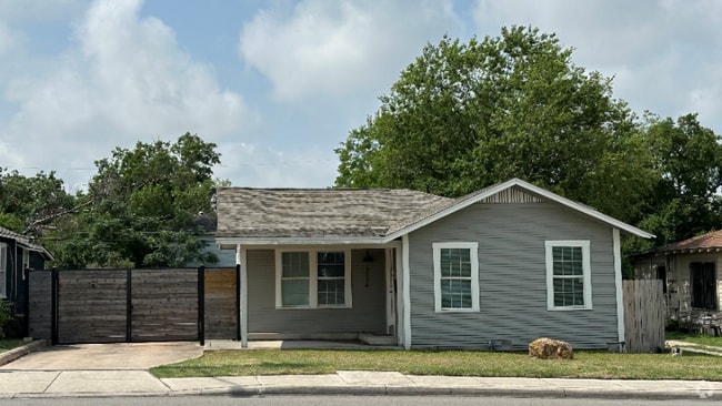 Building Photo - 1114 Fresno St Rental