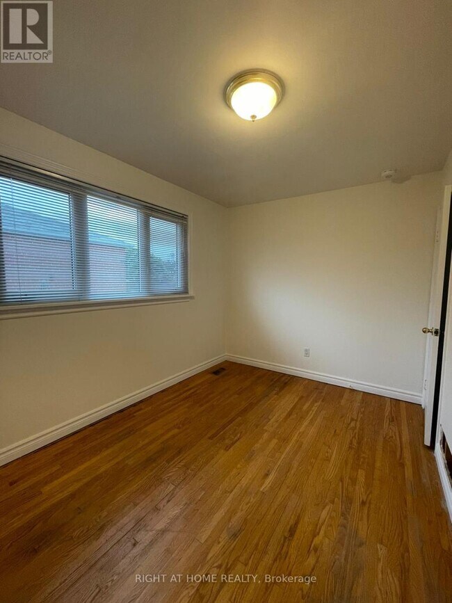 Photo - 135 Avondale Blvd