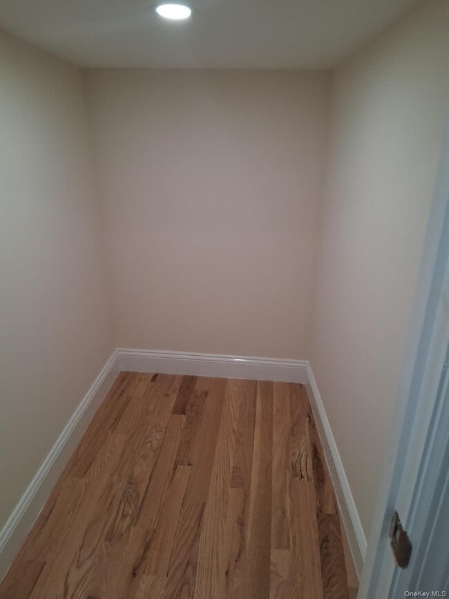 Photo - 601 E 226th St