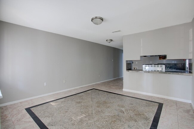 Photo - 1053 Treadwell St