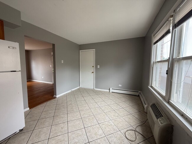 Photo - 2bed/1bath unit close to restaurants and s...