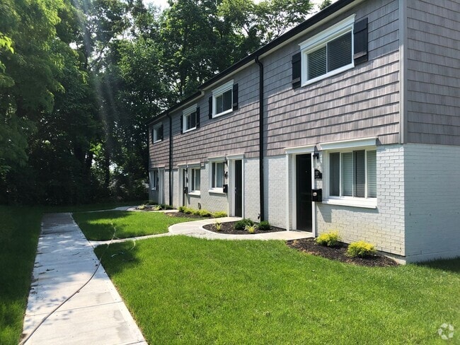 Building Photo - NEWLY RENOVATED 2BDRM TOWNHOMES