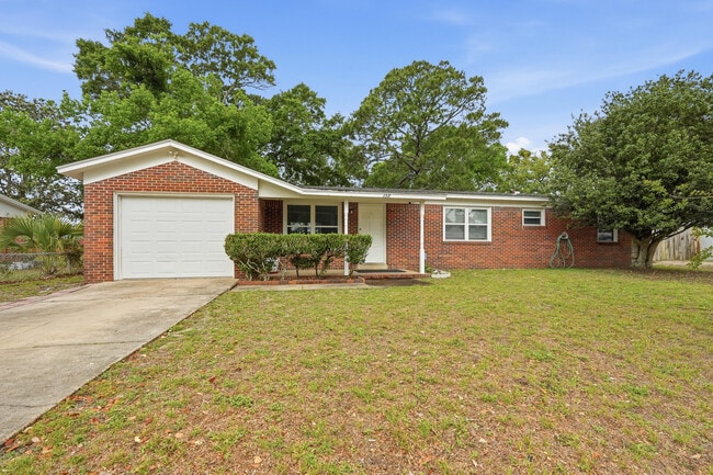 Photo - 358 Coral Dr SW