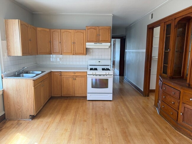 2235 Gunderson Ave Unit 2