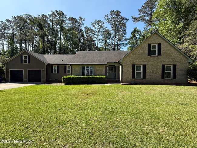Photo - 1107 Greenway Dr House