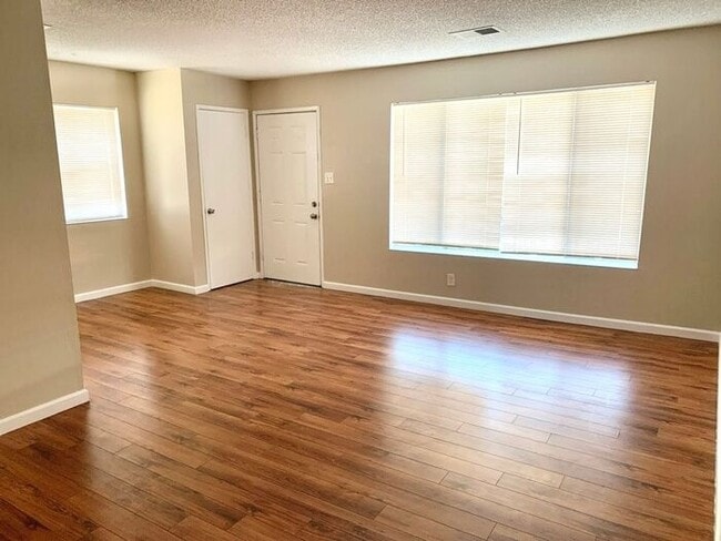 Building Photo - 2 Bedroom 1 Bathroom Condo in Antioch - AVAILABLE NOW !! Unit APT 4