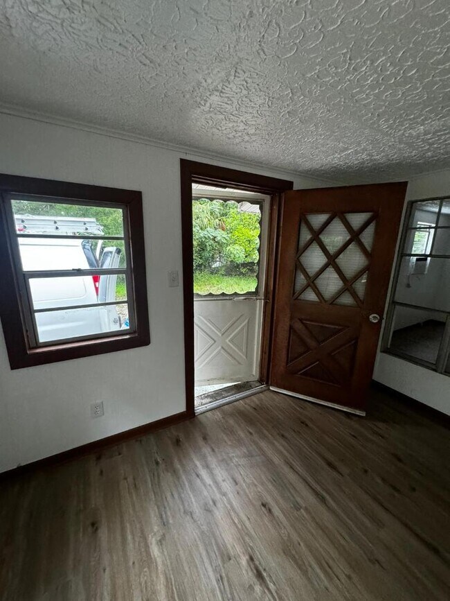 Photo - 106 Slater Ln