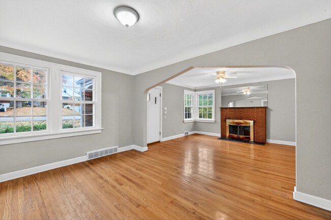 Photo - 3653 Eminence Blvd