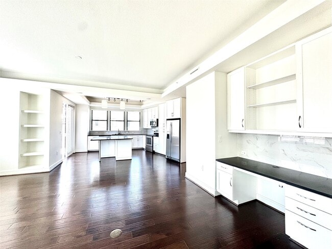 Building Photo - 2303 Mid Ln Unit 228 Rental