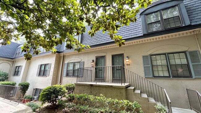 Building Photo - Rare Cross Creek 2 Bedroom-2.5 Bathroom Townhouse, Available NOW! Unit 153