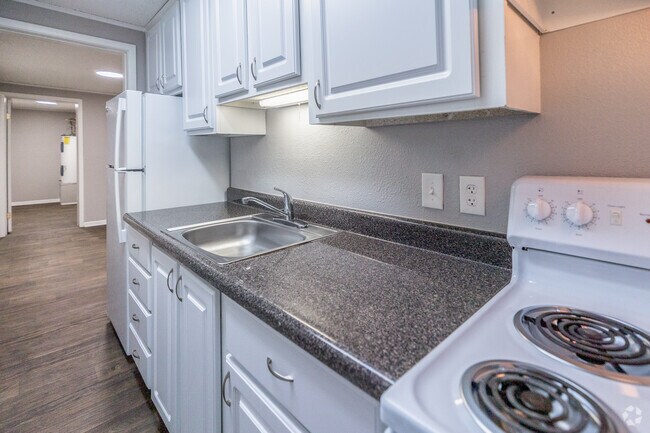 2BR, 2BA -876SF-Kitchen