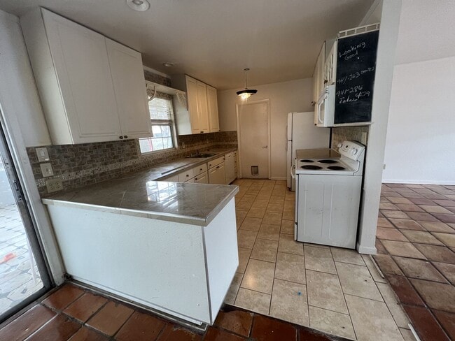 Photo - Annual Rental ** Newly Updated 2 Bed / 1.5...