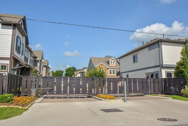 Photo - 1110 Oakwood Pass Ct