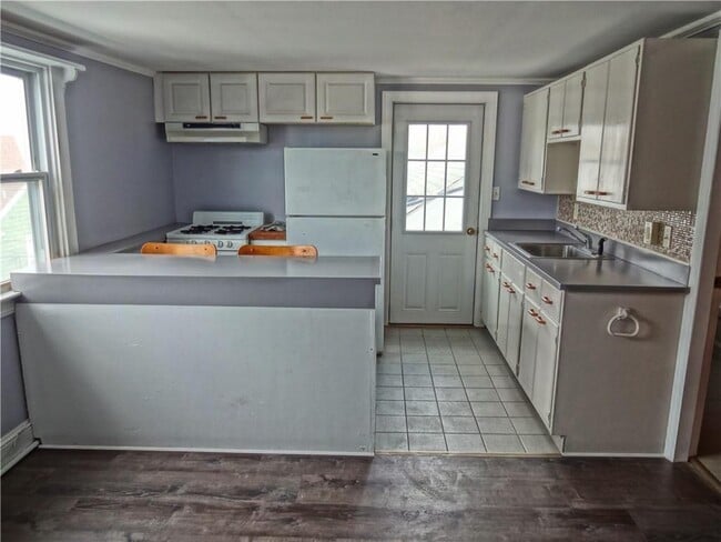 Building Photo - 16 Mann Ave Unit 3