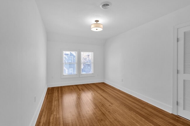 Photo - 211 Summer St