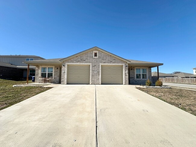 Building Photo - 1802 Montell St