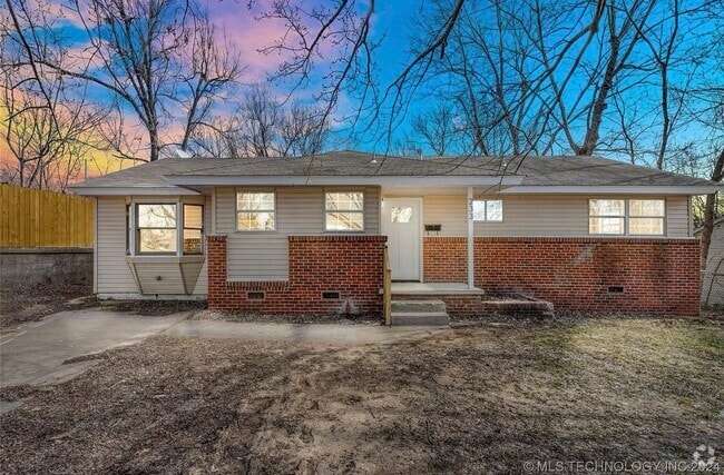 Building Photo - 233 N 44th W Ave Rental