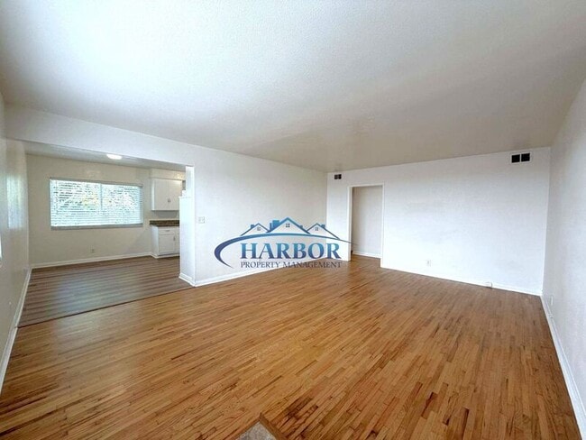 943 W 13th St