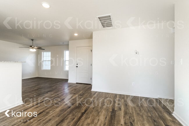 Photo - 803 Granite Cir SW