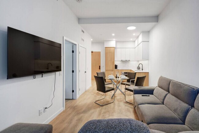 Photo - 13685-13102 102 Ave Unit ID1051768P