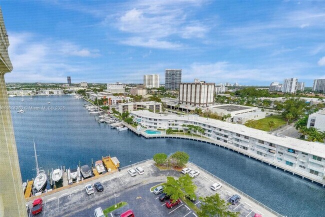 Photo - 100 Golden Isles Dr Unidad 1410