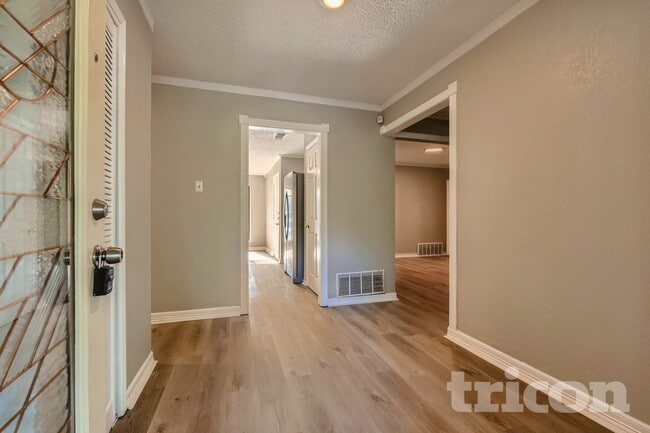 Photo - 2819 Hedgeway Dr