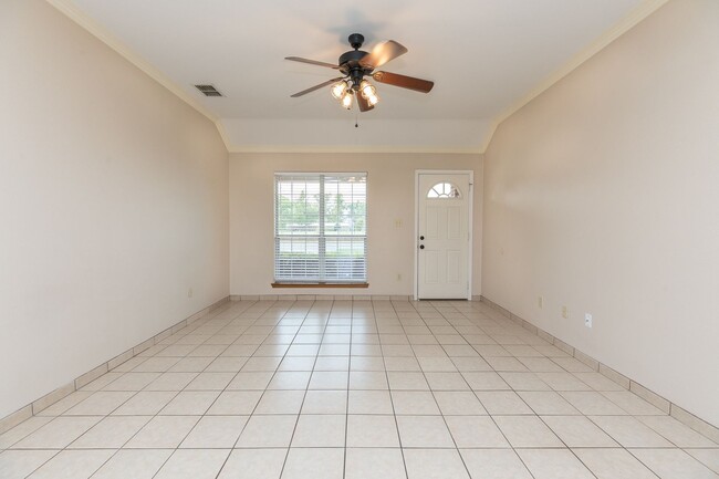 Photo - 12444/12446 CR 499 Unidad 12446